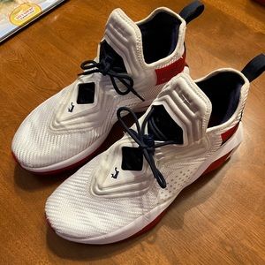 Nike LeBron Soldier 14 Basketball Shoes red and white men’s 10.5 EUC